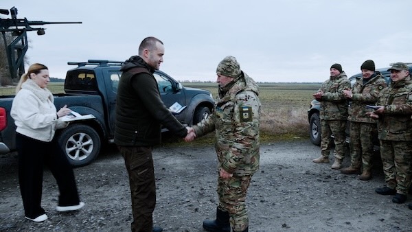 Олексій Романько вручив відзнаки Сумської облради бійцям добровольчого формування Шосткинщини