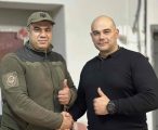Леонід Ніколаєнко відзначив інструктора, який навчив 18 тисяч людей рятувати життя Леонід Ніколаєнко відзначив інструктора, який навчив 18 тисяч людей рятувати життя