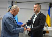 Від Шостки до Есмані: Олексій Романько вручив почесні відзнаки лідерам громад Сумщини Від Шостки до Есмані: Олексій Романько вручив почесні відзнаки лідерам громад Сумщини