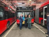 «Швейцарський сир» із дірками в законі: навіщо Бова притягнув у Тростянець автобуси, які нічим заправляти і не можна випускати на рейс?