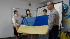 Сила єдності: Олексій Романько підтримав шосткинську волонтерку, яка зібрала мільйон для ЗСУ, та вручив обласну відзнаку захисниці Сила єдності: Олексій Романько підтримав шосткинську волонтерку, яка зібрала мільйон для ЗСУ, та вручив обласну відзнаку захисниці