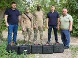 Підтримка Захисників у дії: Артем Кобзар передав ретранслятори для сумського батальйону безпілотних систем